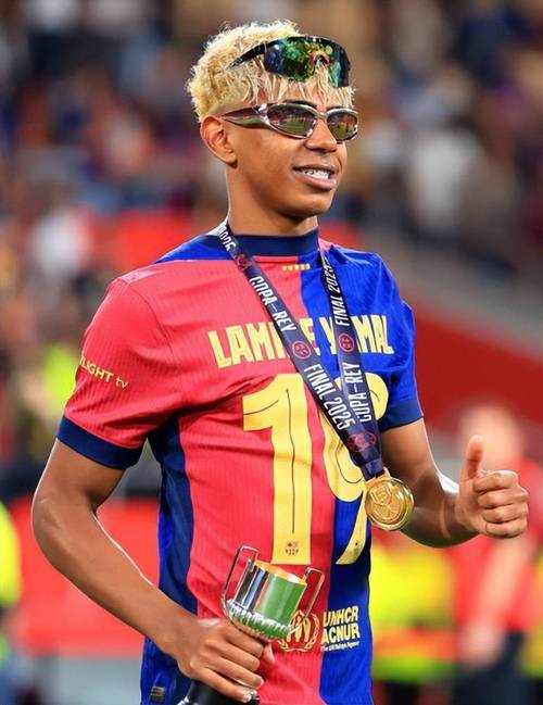 孔帕尼：给迪亚斯放了假和家人聚聚；明天赢球就接近锁定前八