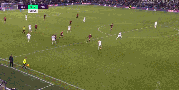 记者：尤文正努力与巴黎就穆阿尼达成协议，热刺也在争夺他