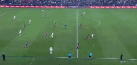 AC米兰通过老将策略增强阵容，引进莫德里奇和蒂亚戈-席尔瓦，弥补后防不足，延续稳定表现。