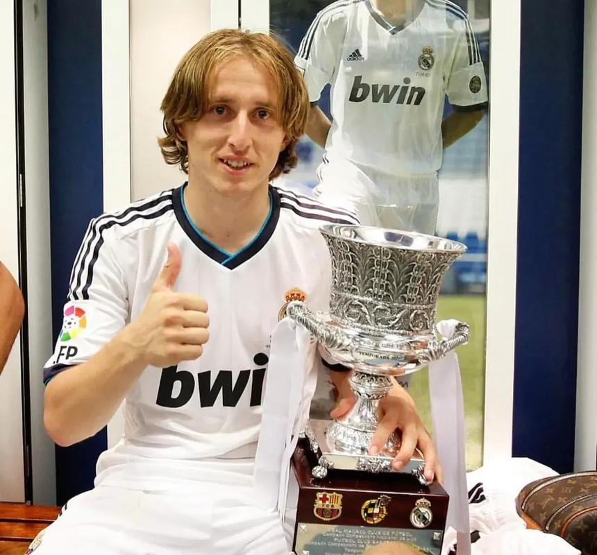 中超比赛亮点：上海海港绝杀山东泰山,